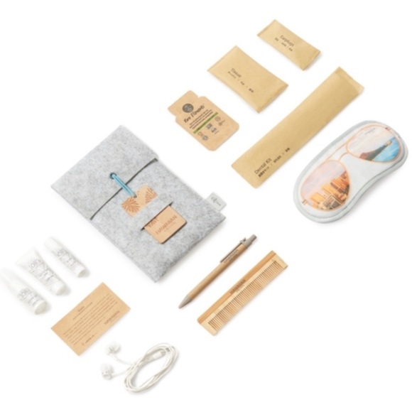 🖤NEW💕Hawaiian Airlines Kealopiko First Class Amenity Kit - Picture 2 of 8